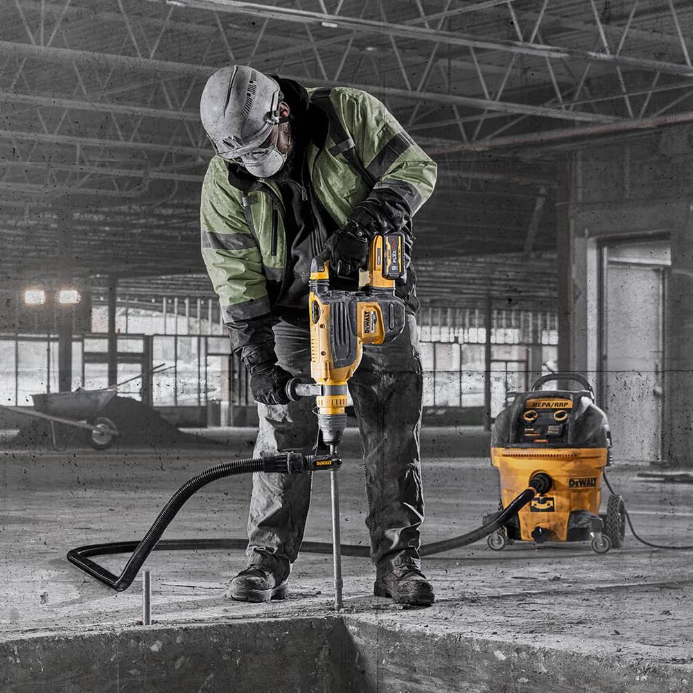 DEWALT® Total Concrete Solutions™ Concrete Worker on Constrution Site