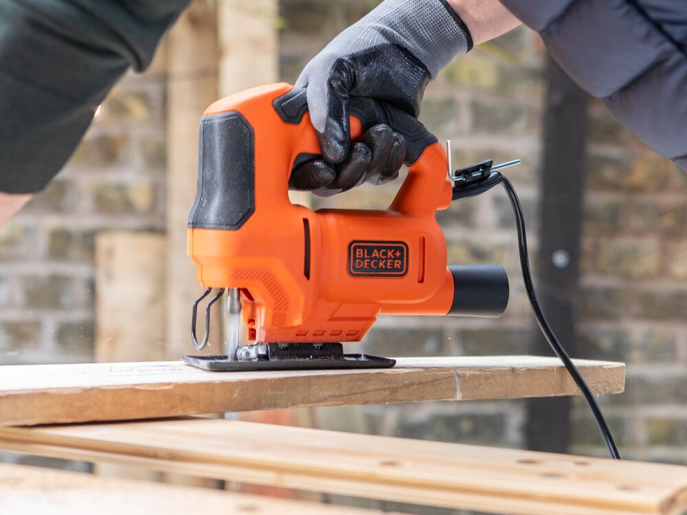 A wooden plank being sawn with the BLACK+DECKER 400W Single Speed Jigsaw.